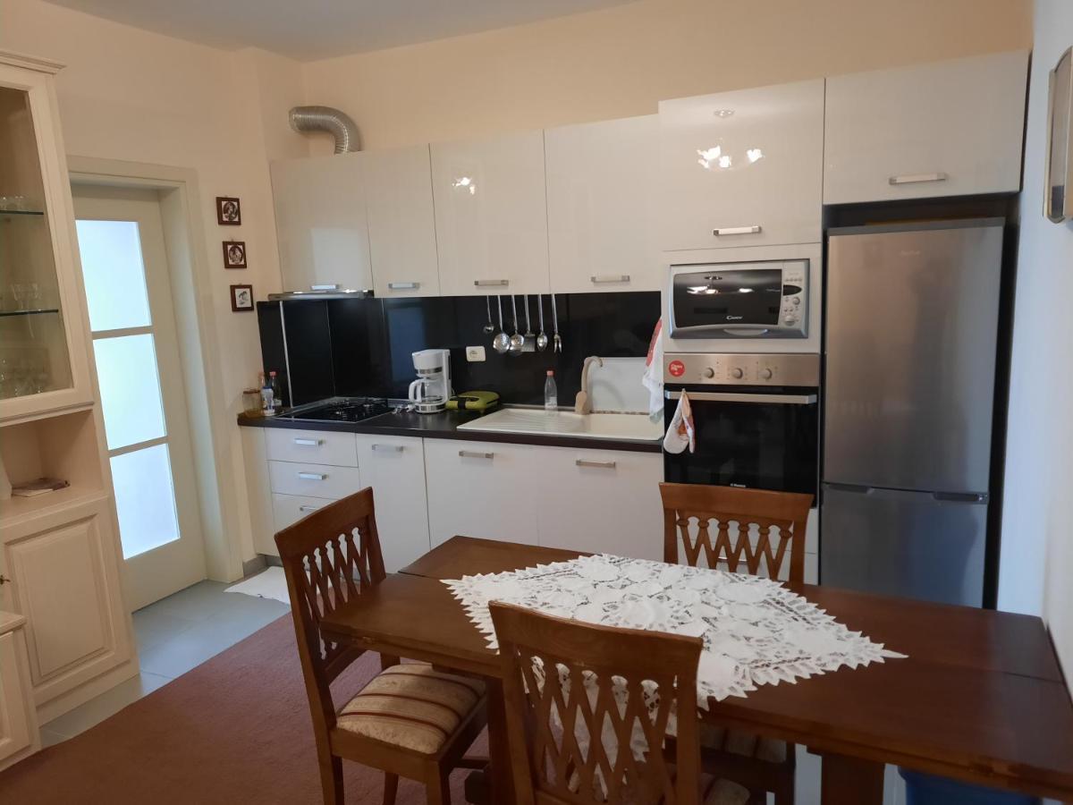 Apartament Me Pamje Nga Deti Ne Vijen E Pare * Durrës