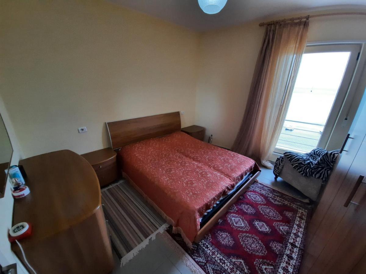 Apartament Me Pamje Nga Deti Ne Vijen E Pare * Durrës
