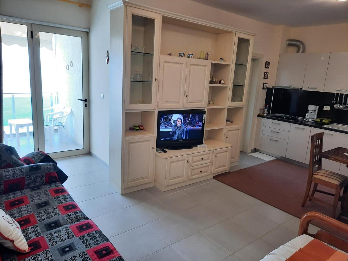Leilighet Apartament Me Pamje Nga Deti Ne Vijen E Pare
