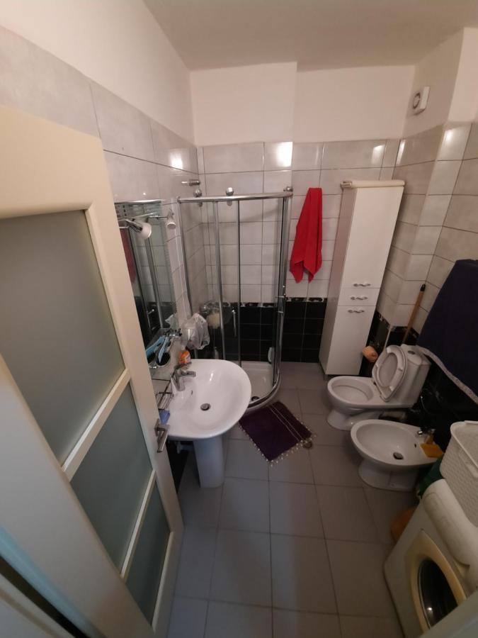 Leilighet Apartament Me Pamje Nga Deti Ne Vijen E Pare
