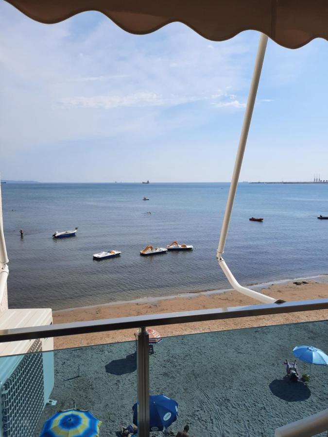 Apartament Me Pamje Nga Deti Ne Vijen E Pare Leilighet *